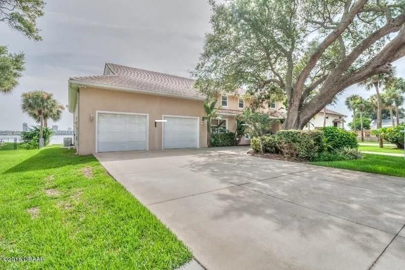 For Sale: $1,399,900 (4 beds, 4 baths, 3583 Square Feet)