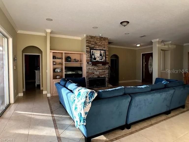 For Sale: $1,399,900 (4 beds, 4 baths, 3583 Square Feet)