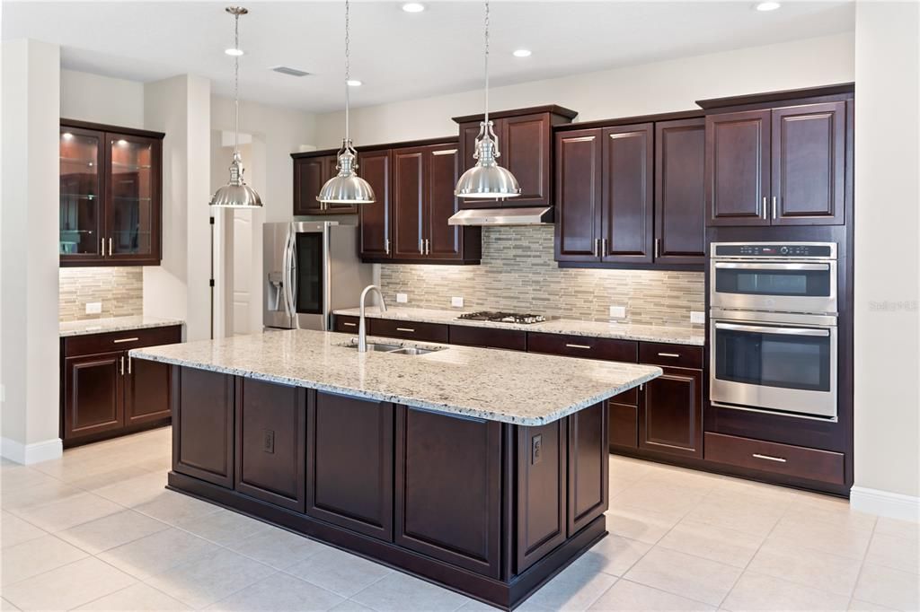 For Rent: $4,200 (3 beds, 2 baths, 2427 Square Feet)