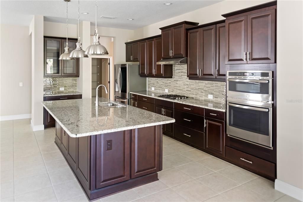 For Rent: $4,200 (3 beds, 2 baths, 2427 Square Feet)