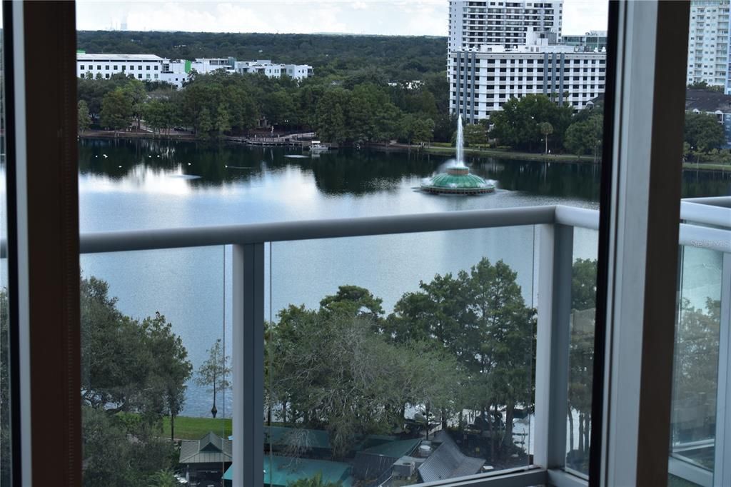 Под контрактом: $2,495 (1 спален, 1 ванн, 921 Квадратных фут)