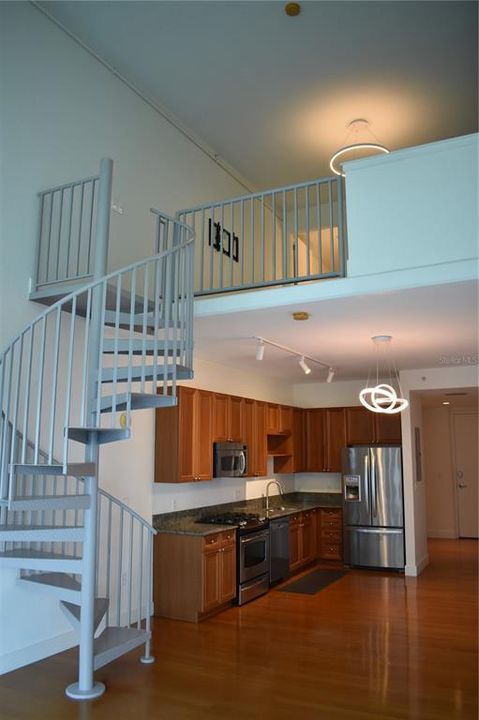 Под контрактом: $2,495 (1 спален, 1 ванн, 921 Квадратных фут)