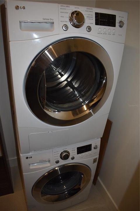 Под контрактом: $2,495 (1 спален, 1 ванн, 921 Квадратных фут)