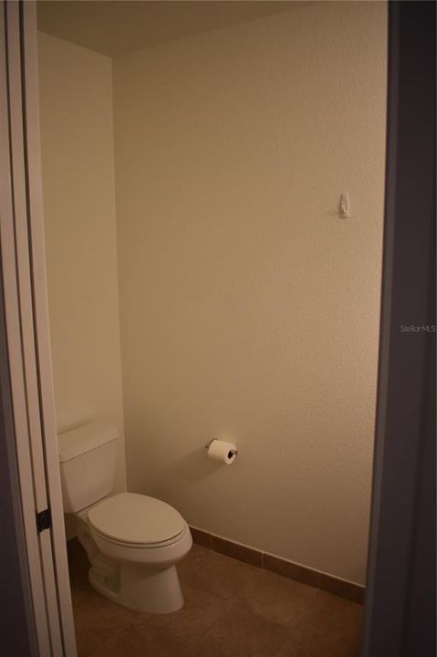 Под контрактом: $2,495 (1 спален, 1 ванн, 921 Квадратных фут)