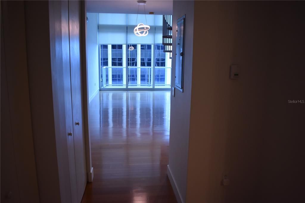 Под контрактом: $2,495 (1 спален, 1 ванн, 921 Квадратных фут)