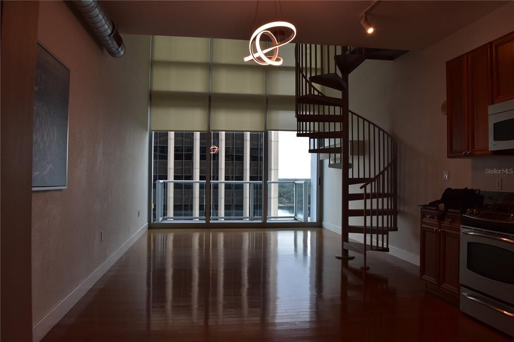 Под контрактом: $2,495 (1 спален, 1 ванн, 921 Квадратных фут)