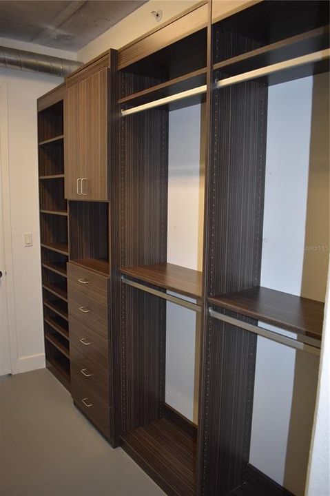 Под контрактом: $2,495 (1 спален, 1 ванн, 921 Квадратных фут)