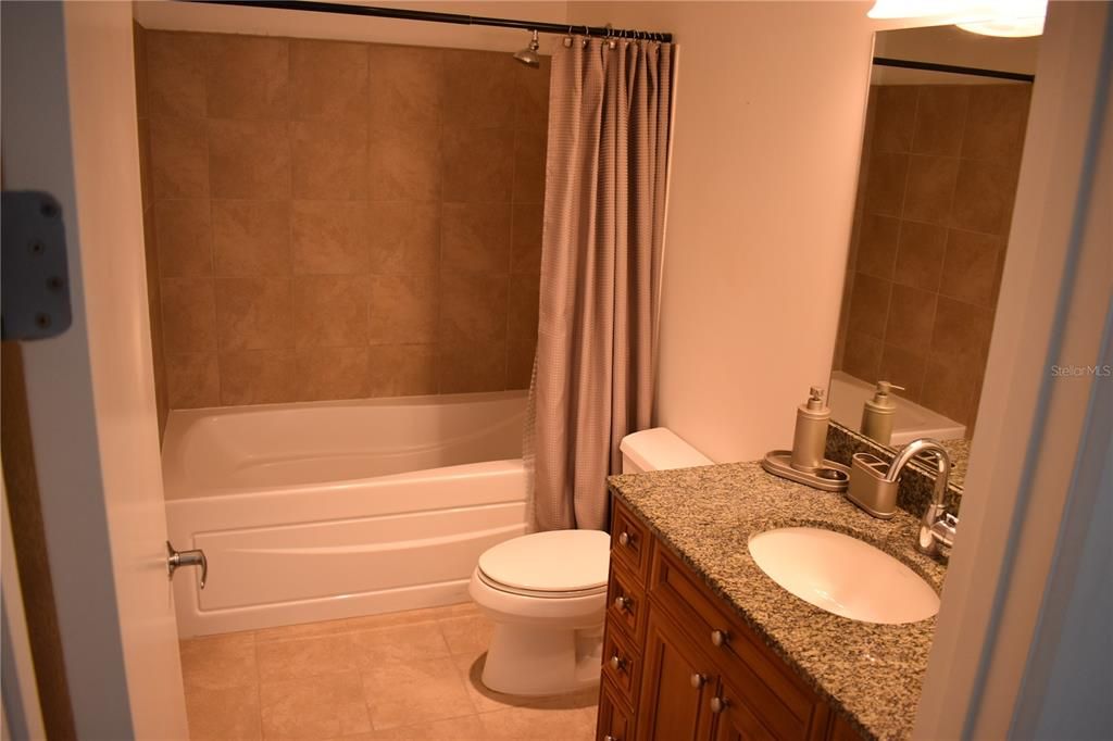 Под контрактом: $2,495 (1 спален, 1 ванн, 921 Квадратных фут)