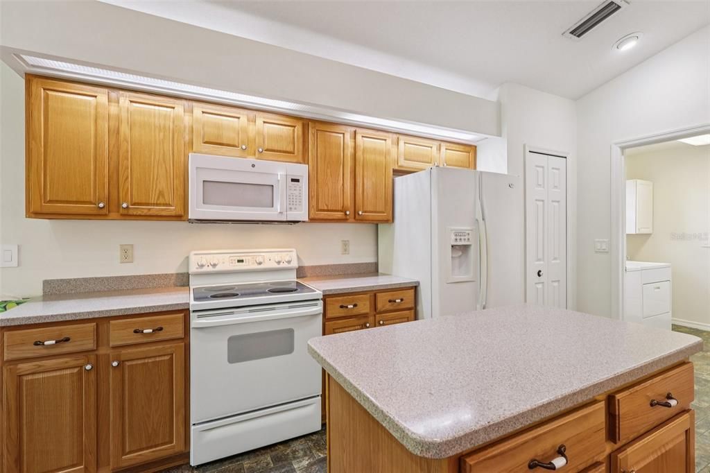 合同活跃: $340,000 (3 贝兹, 2 浴室, 1719 平方英尺)