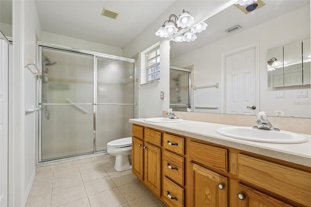 合同活跃: $340,000 (3 贝兹, 2 浴室, 1719 平方英尺)