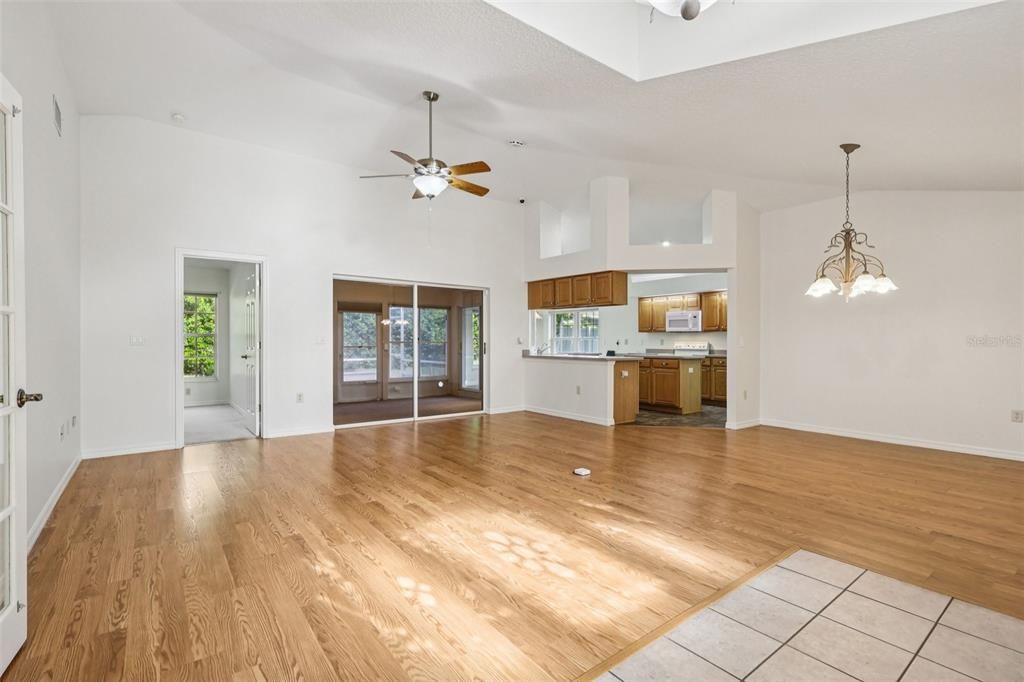 合同活跃: $340,000 (3 贝兹, 2 浴室, 1719 平方英尺)