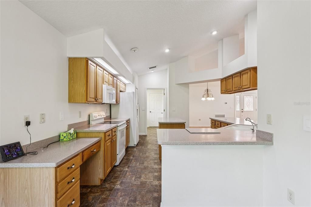 合同活跃: $340,000 (3 贝兹, 2 浴室, 1719 平方英尺)