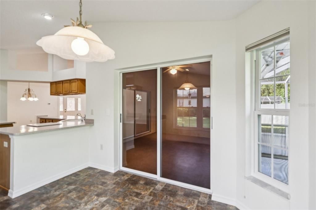 合同活跃: $340,000 (3 贝兹, 2 浴室, 1719 平方英尺)