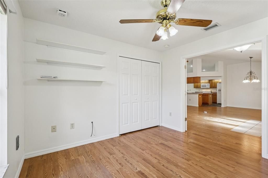 合同活跃: $340,000 (3 贝兹, 2 浴室, 1719 平方英尺)