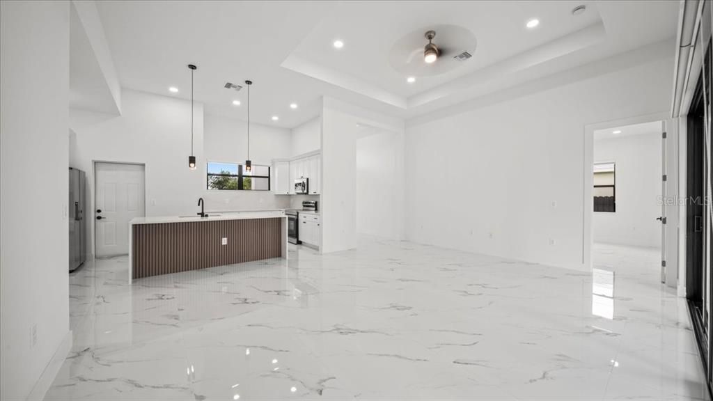 На продажу: $549,500 (4 спален, 3 ванн, 1734 Квадратных фут)