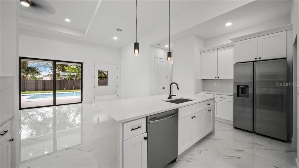 На продажу: $549,500 (4 спален, 3 ванн, 1734 Квадратных фут)