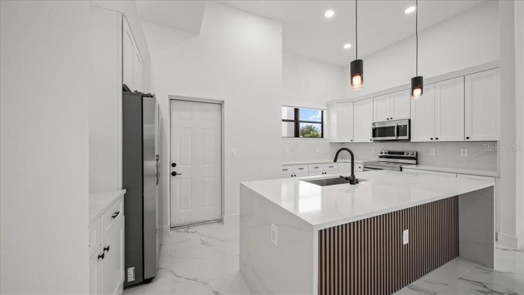 На продажу: $549,500 (4 спален, 3 ванн, 1734 Квадратных фут)