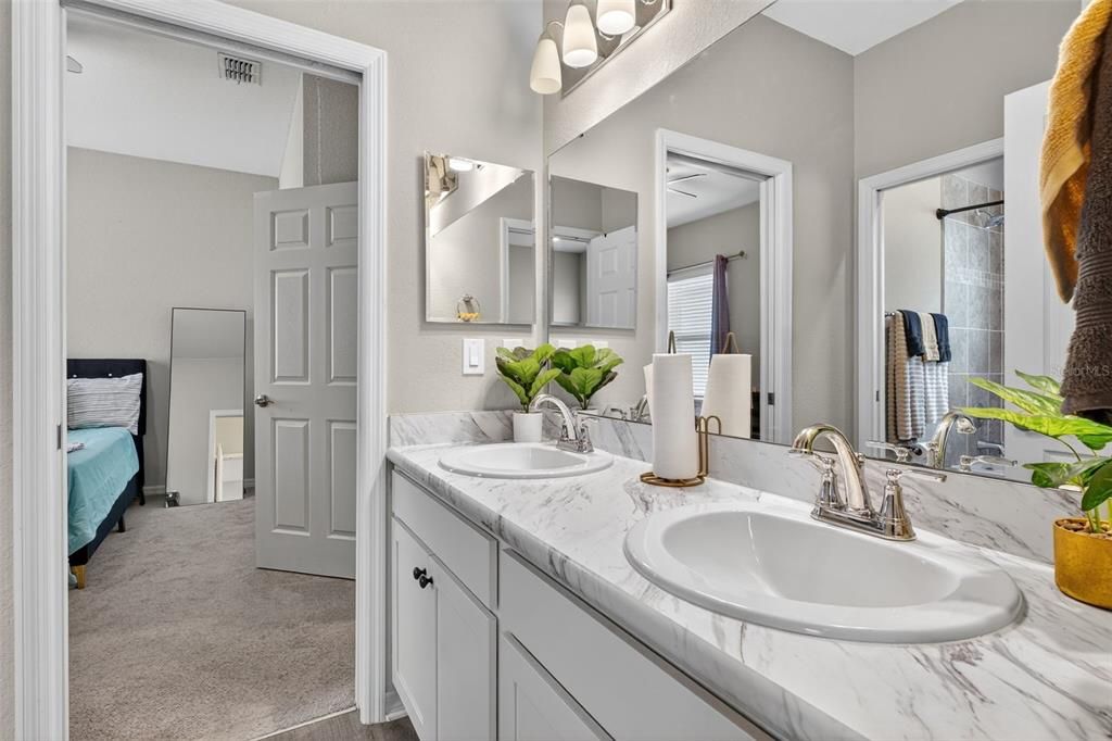 待售: $375,000 (4 贝兹, 2 浴室, 2081 平方英尺)