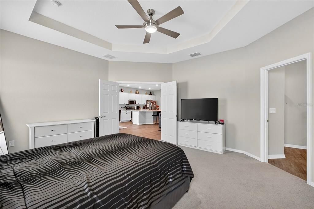 待售: $375,000 (4 贝兹, 2 浴室, 2081 平方英尺)