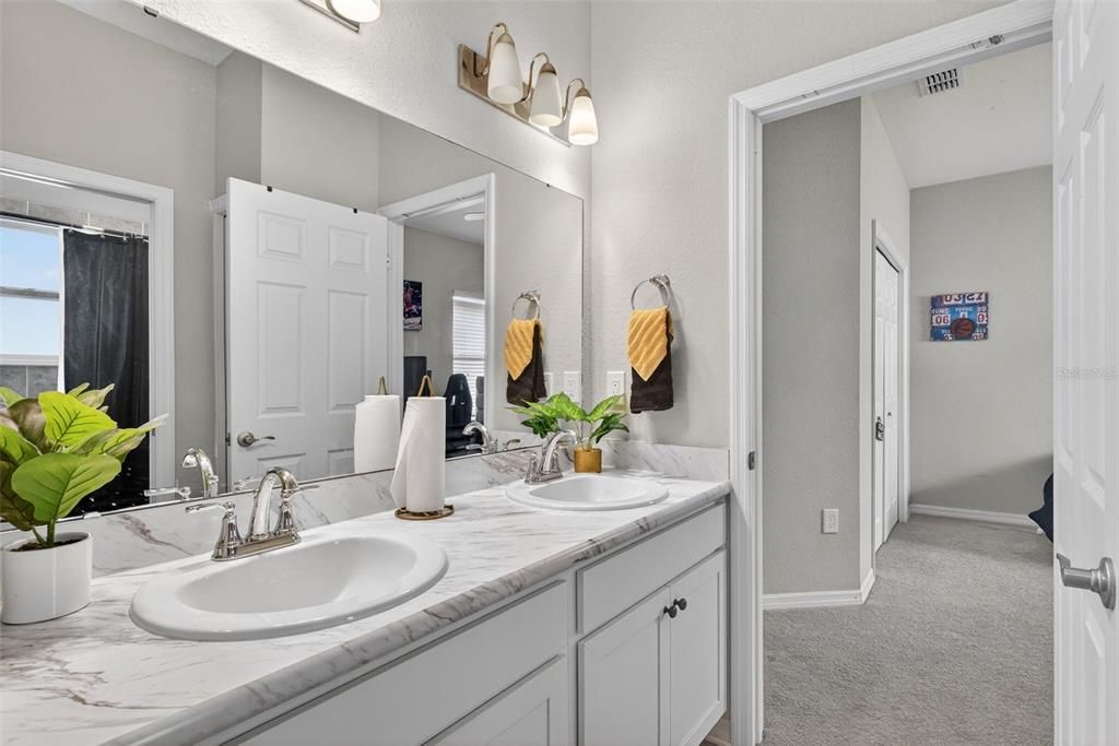 待售: $375,000 (4 贝兹, 2 浴室, 2081 平方英尺)