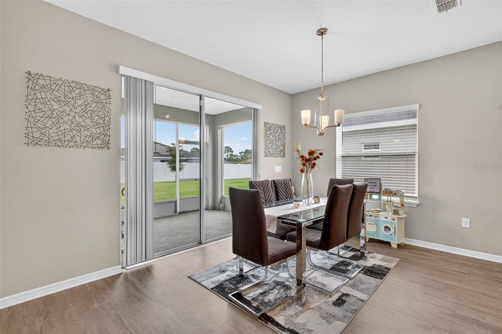 待售: $375,000 (4 贝兹, 2 浴室, 2081 平方英尺)