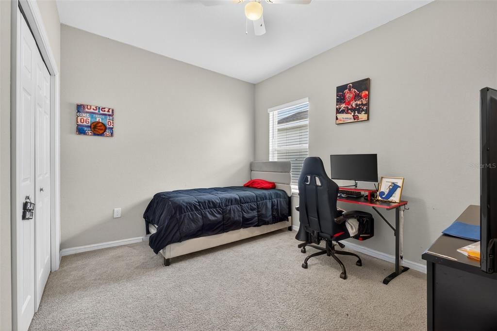 待售: $375,000 (4 贝兹, 2 浴室, 2081 平方英尺)