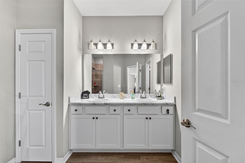 待售: $375,000 (4 贝兹, 2 浴室, 2081 平方英尺)