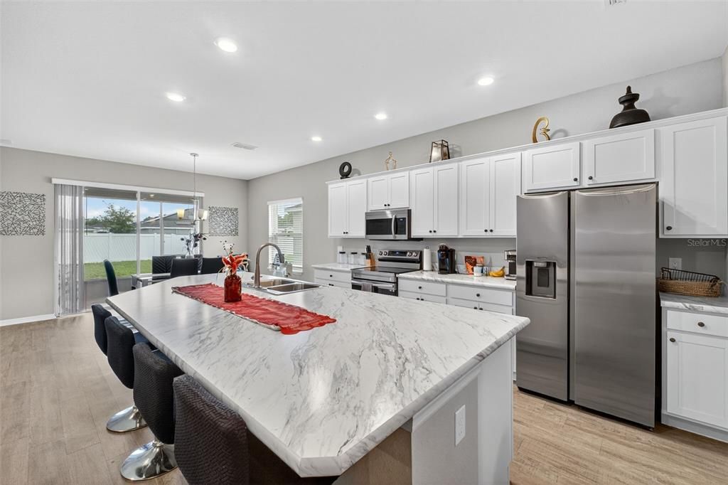 待售: $375,000 (4 贝兹, 2 浴室, 2081 平方英尺)