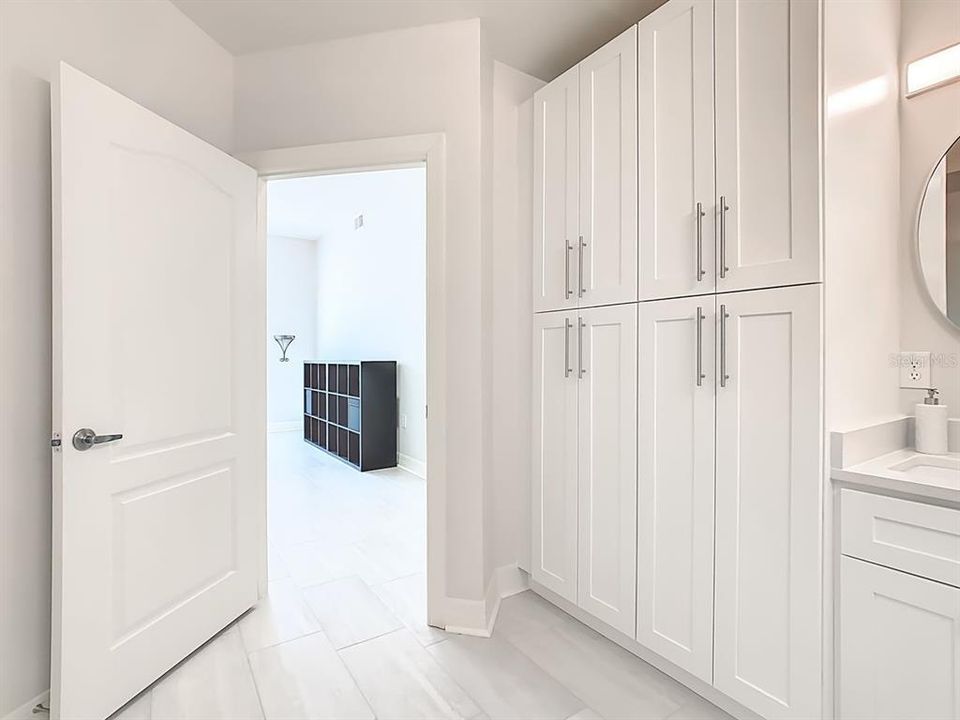 Под контрактом: $390,000 (1 спален, 1 ванн, 1073 Квадратных фут)