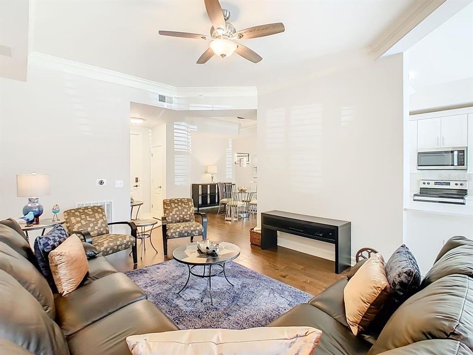 Под контрактом: $390,000 (1 спален, 1 ванн, 1073 Квадратных фут)