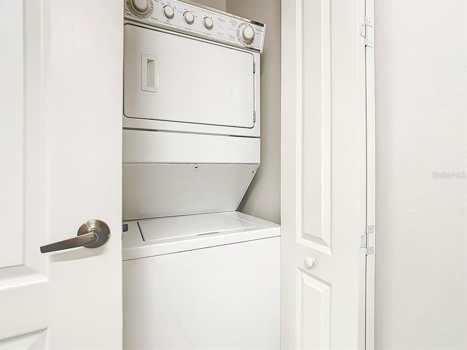 Под контрактом: $390,000 (1 спален, 1 ванн, 1073 Квадратных фут)