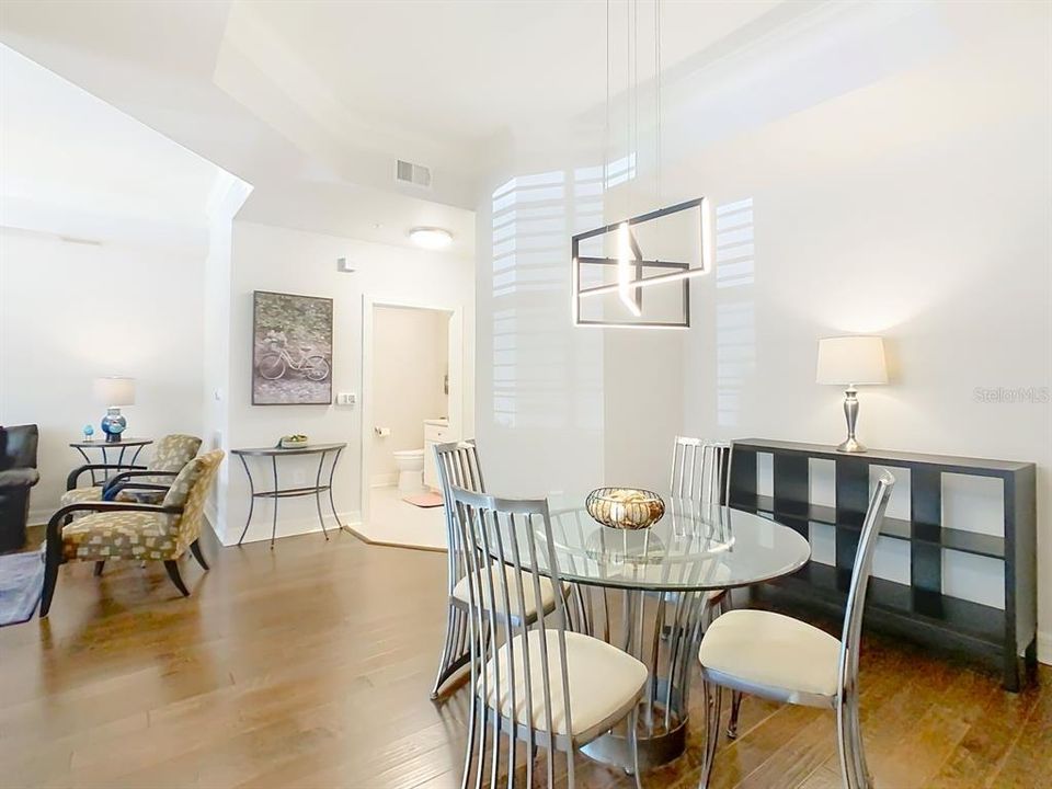 Под контрактом: $390,000 (1 спален, 1 ванн, 1073 Квадратных фут)