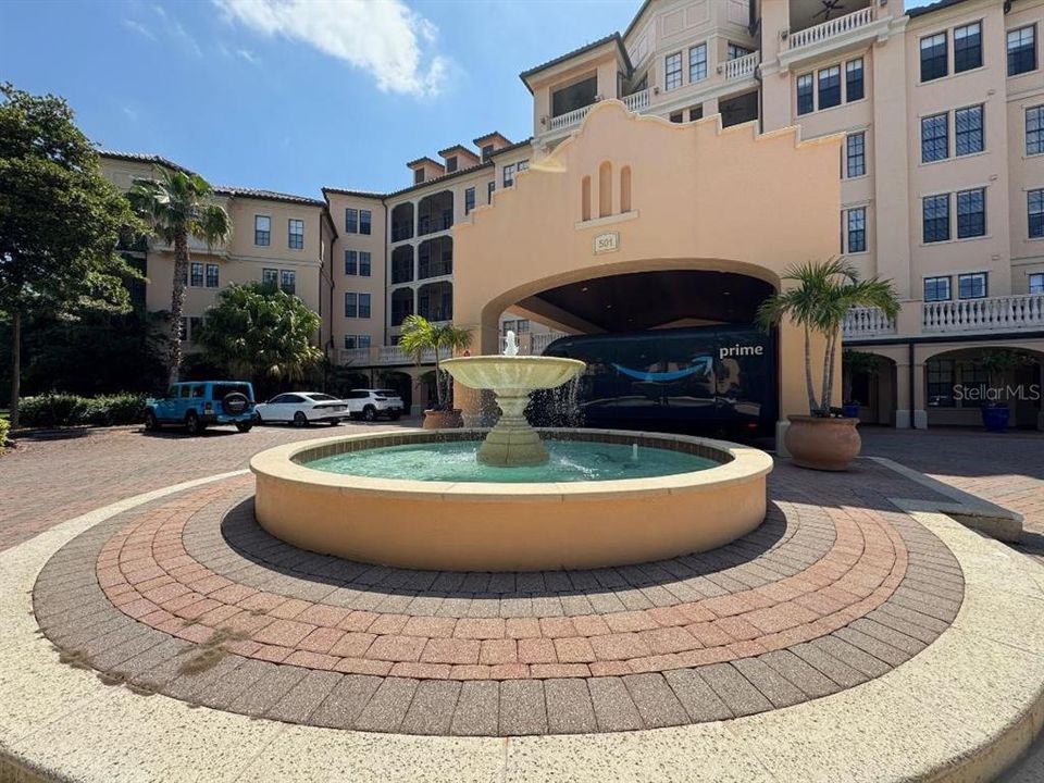 Под контрактом: $390,000 (1 спален, 1 ванн, 1073 Квадратных фут)