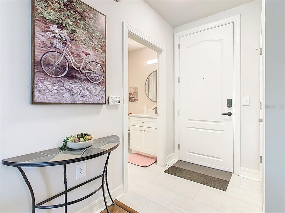 Под контрактом: $390,000 (1 спален, 1 ванн, 1073 Квадратных фут)