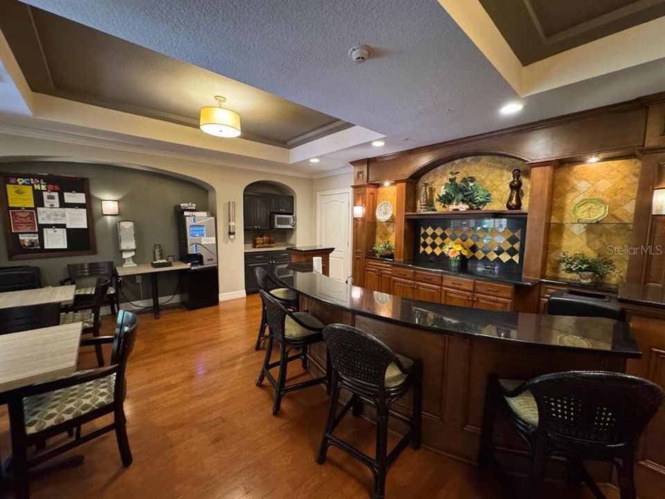 Под контрактом: $390,000 (1 спален, 1 ванн, 1073 Квадратных фут)