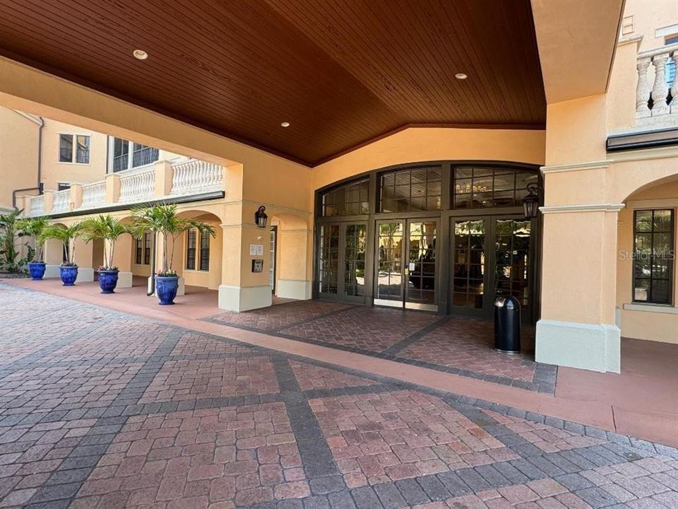 Под контрактом: $390,000 (1 спален, 1 ванн, 1073 Квадратных фут)