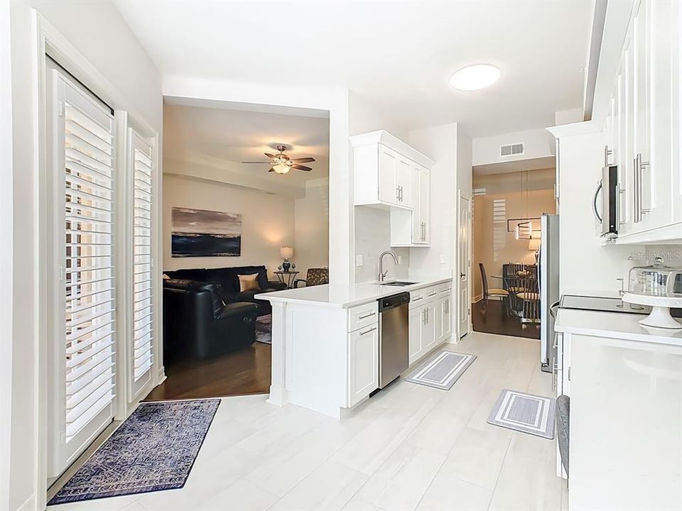 Под контрактом: $390,000 (1 спален, 1 ванн, 1073 Квадратных фут)