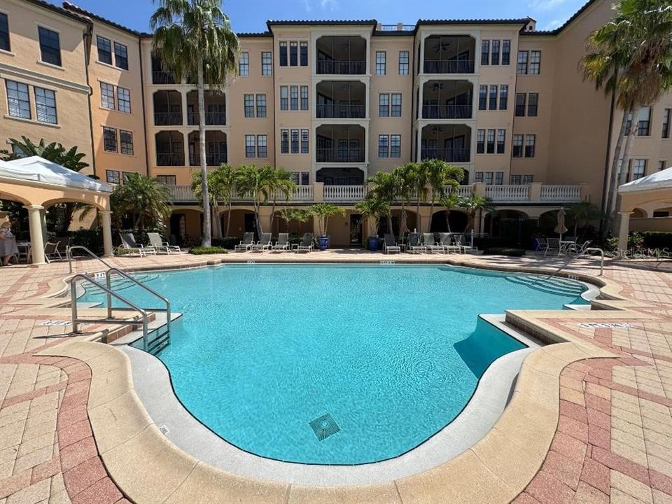 Под контрактом: $390,000 (1 спален, 1 ванн, 1073 Квадратных фут)