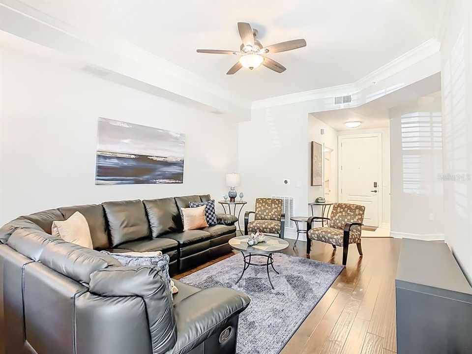 Под контрактом: $390,000 (1 спален, 1 ванн, 1073 Квадратных фут)