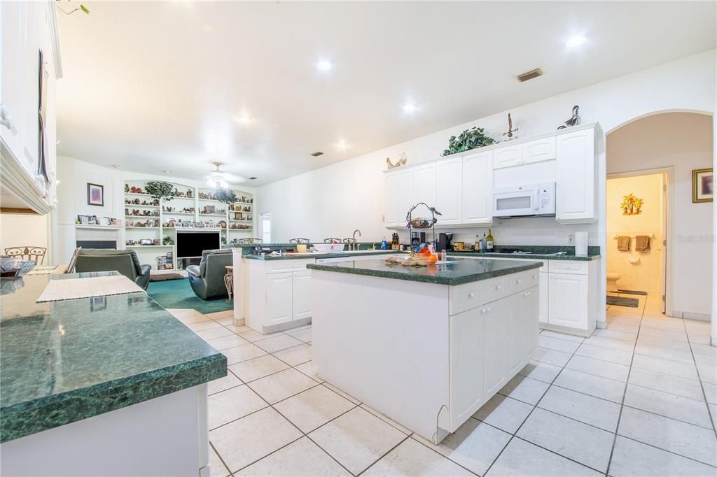 En Venta: $924,000 (4 camas, 3 baños, 3602 Pies cuadrados)