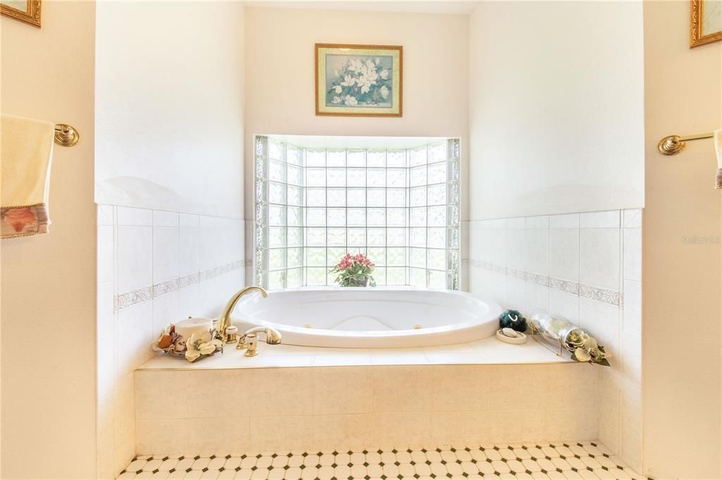 En Venta: $924,000 (4 camas, 3 baños, 3602 Pies cuadrados)