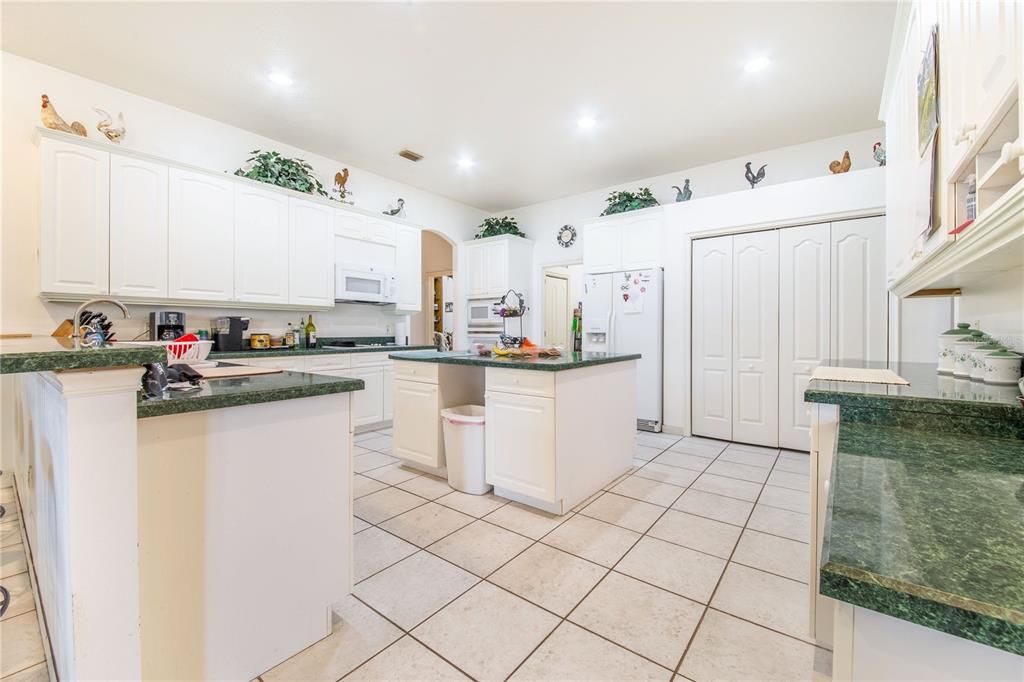 En Venta: $924,000 (4 camas, 3 baños, 3602 Pies cuadrados)