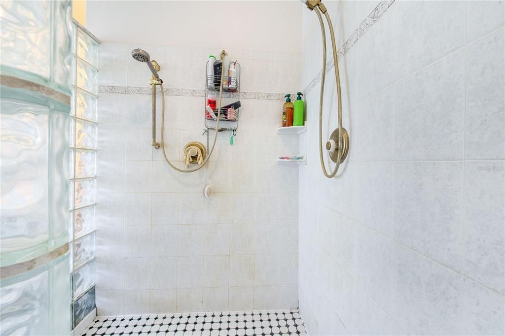 En Venta: $924,000 (4 camas, 3 baños, 3602 Pies cuadrados)