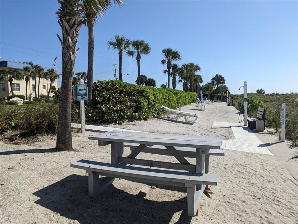 待售: $295,000 (1 贝兹, 1 浴室, 712 平方英尺)