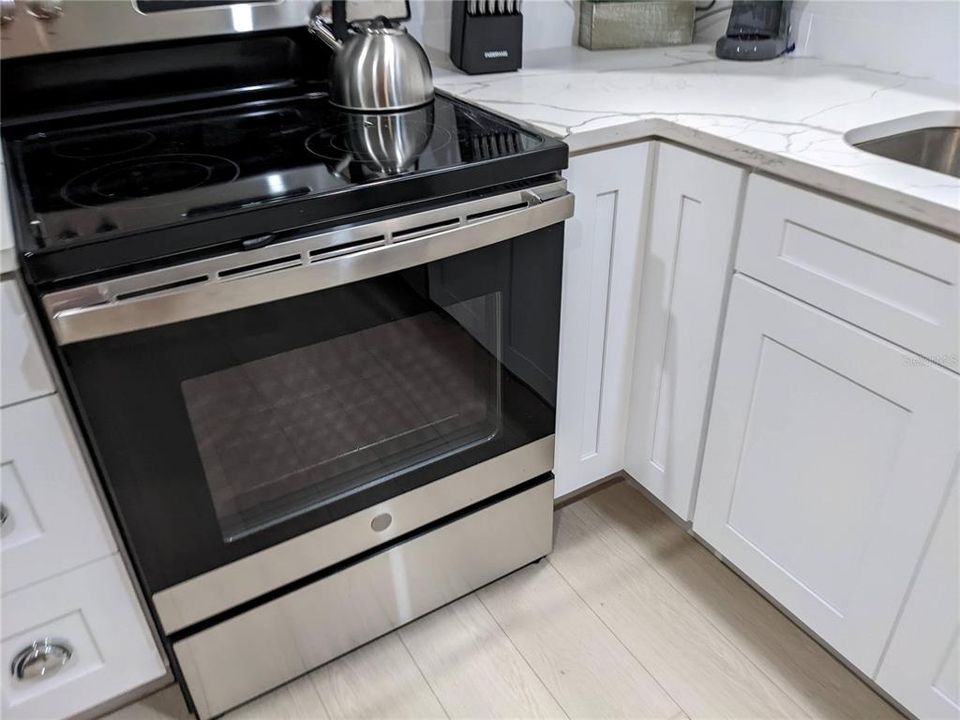 待售: $295,000 (1 贝兹, 1 浴室, 712 平方英尺)