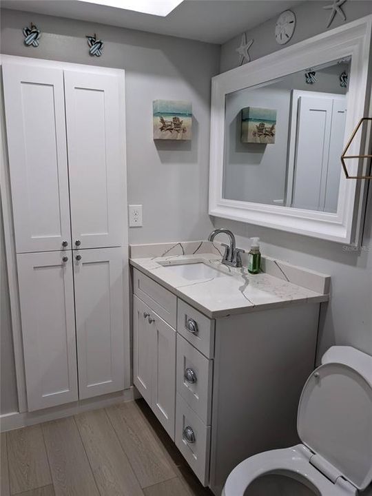 待售: $295,000 (1 贝兹, 1 浴室, 712 平方英尺)