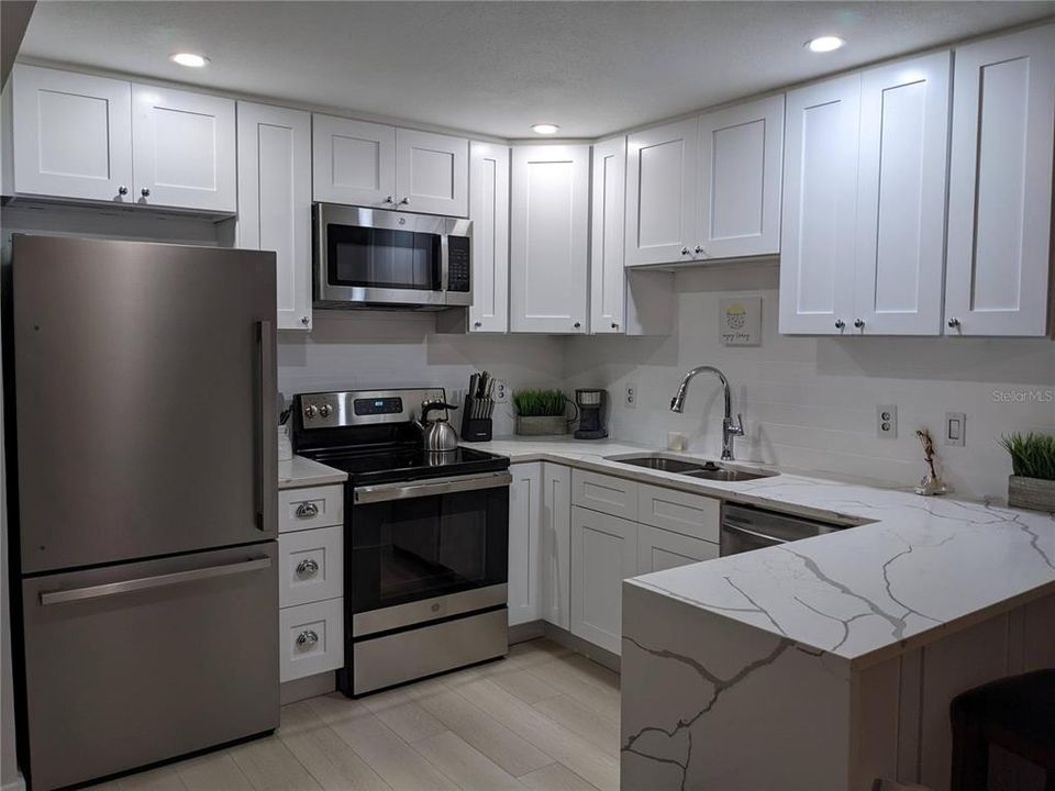 待售: $295,000 (1 贝兹, 1 浴室, 712 平方英尺)