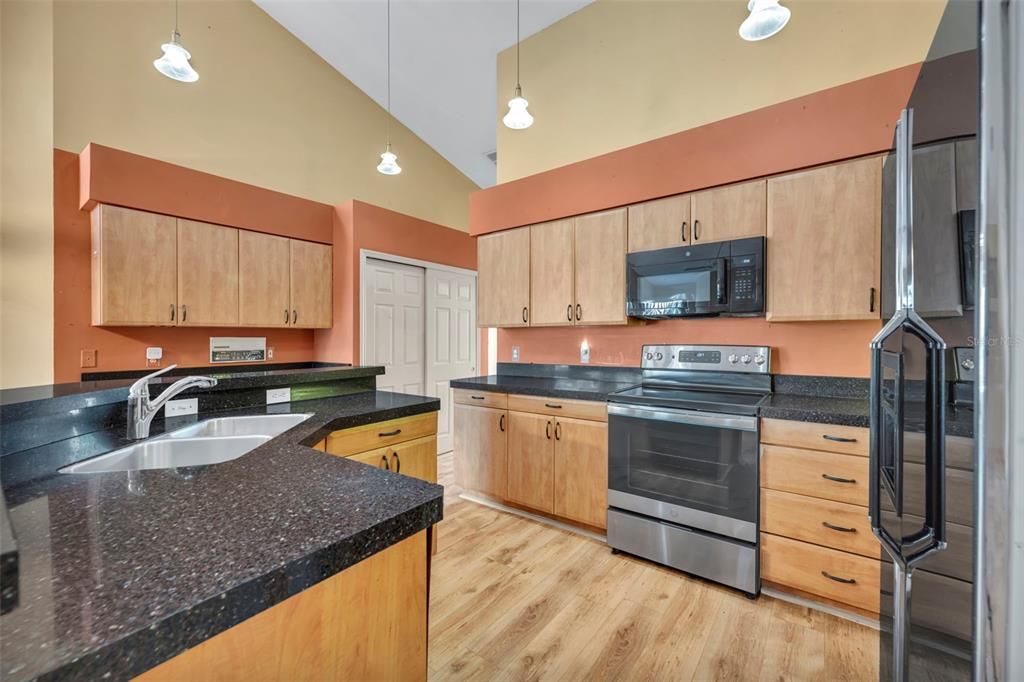 For Sale: $599,000 (4 beds, 2 baths, 2484 Square Feet)