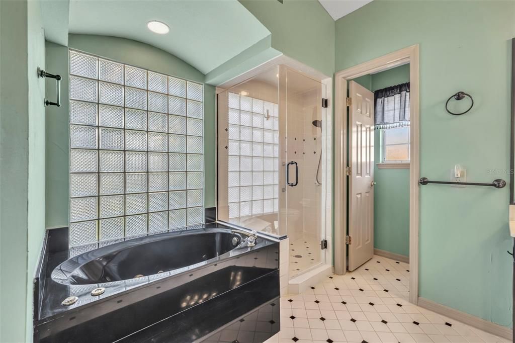 For Sale: $599,000 (4 beds, 2 baths, 2484 Square Feet)