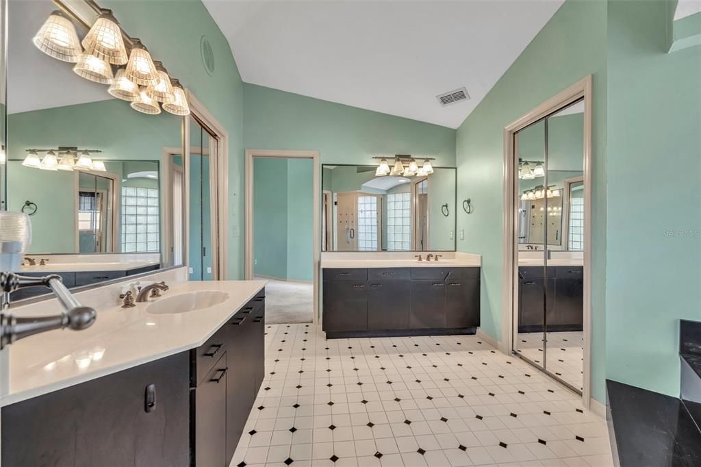 For Sale: $599,000 (4 beds, 2 baths, 2484 Square Feet)